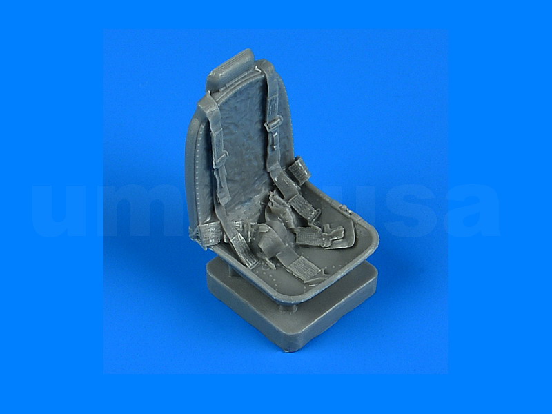 QB32236 A-1 Skyraider seat with safety belts 1/32